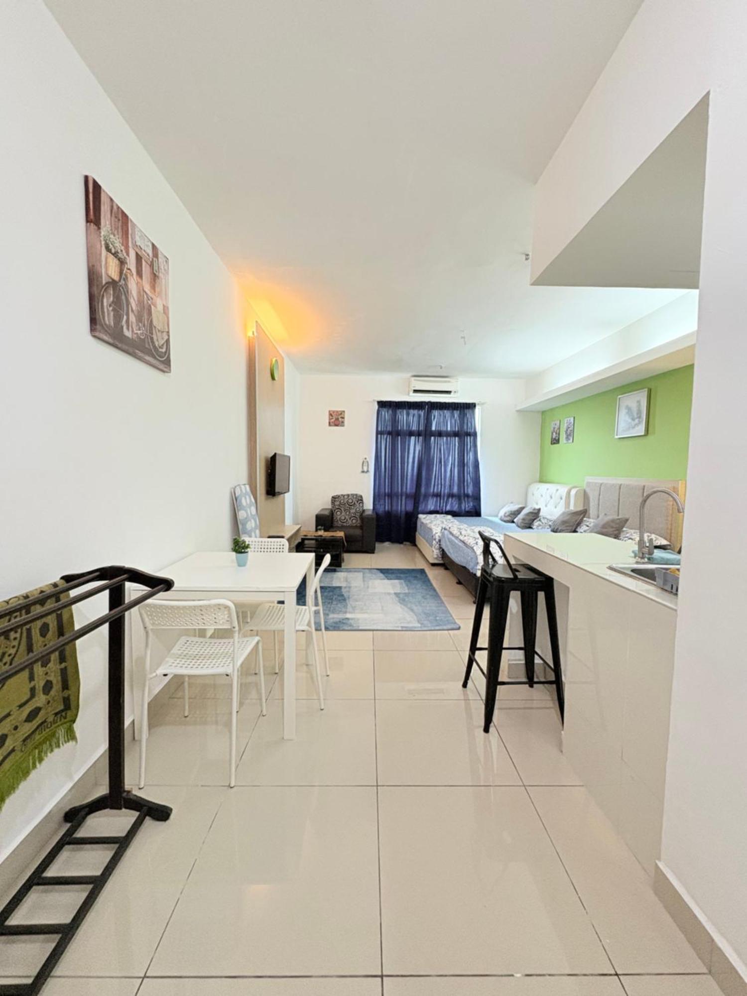 Apartment Private Viana Court Service 4 With Private Parking