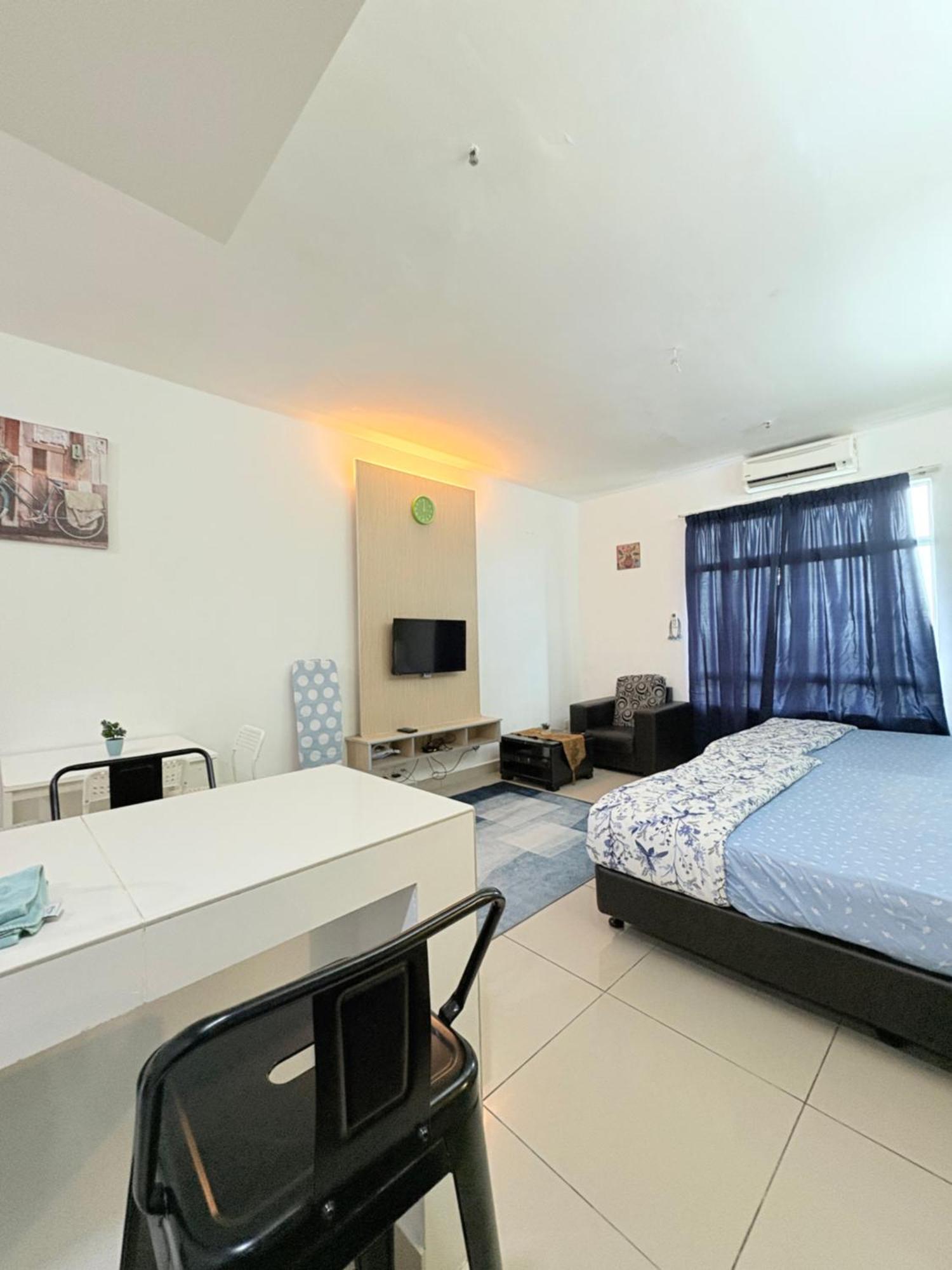 Apartment Private Viana Court Service 4 With Private Parking *