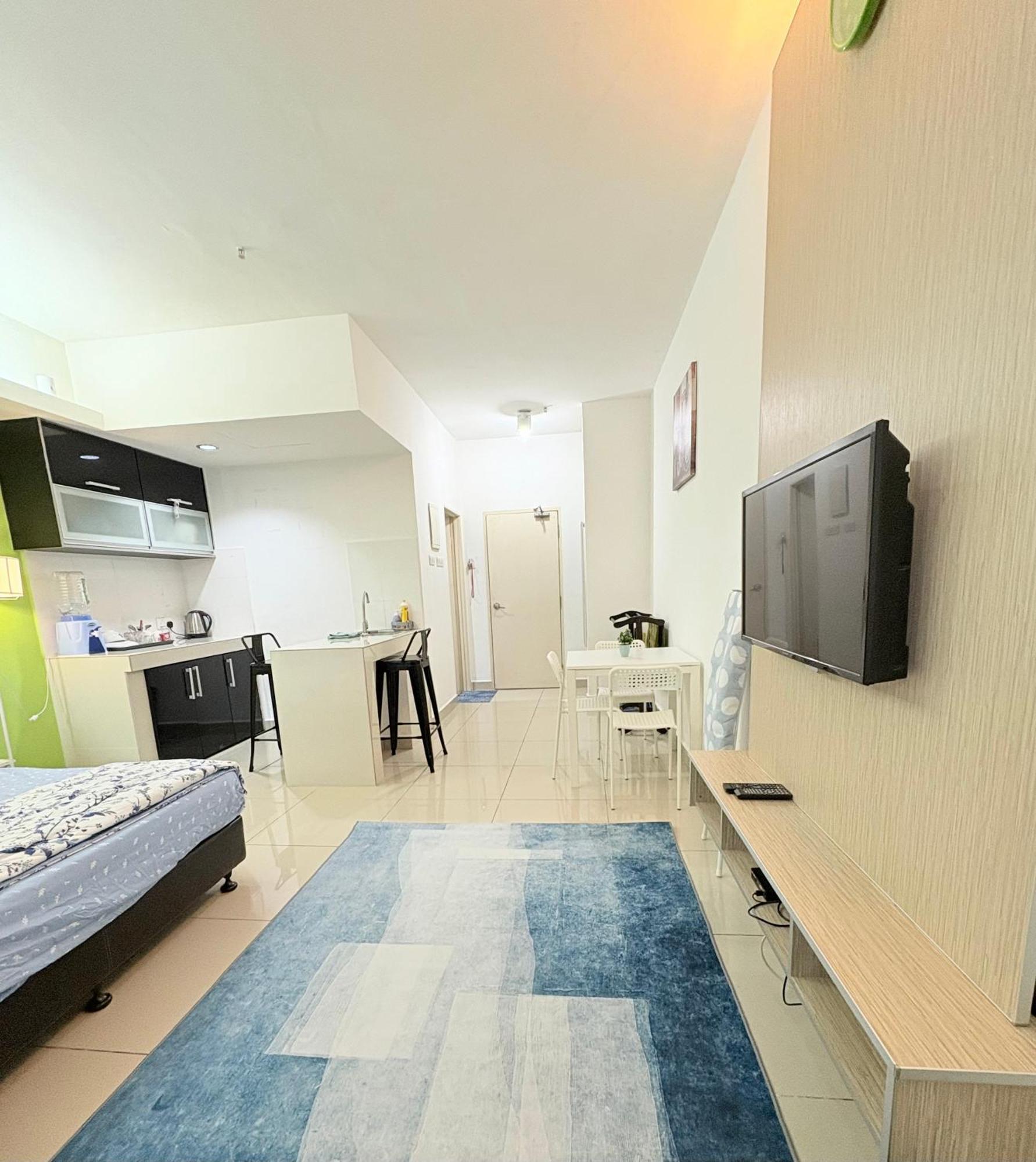 Private Viana Court Service 4 With Private Parking Apartment *